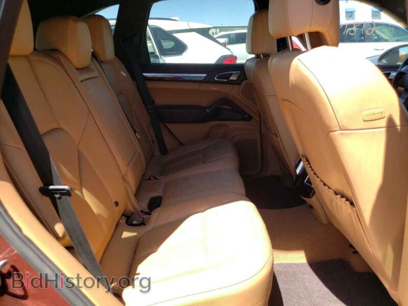 2012 Porsche CAYENNE (VIN WP1AB2A20CLA43572) — photo 6 of 10