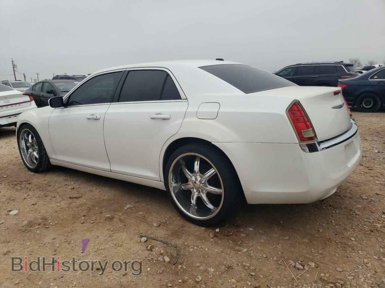 2013 CHRYSLER 300 - VIN: 2C3CCAAGXDH558708 - Фото 2
