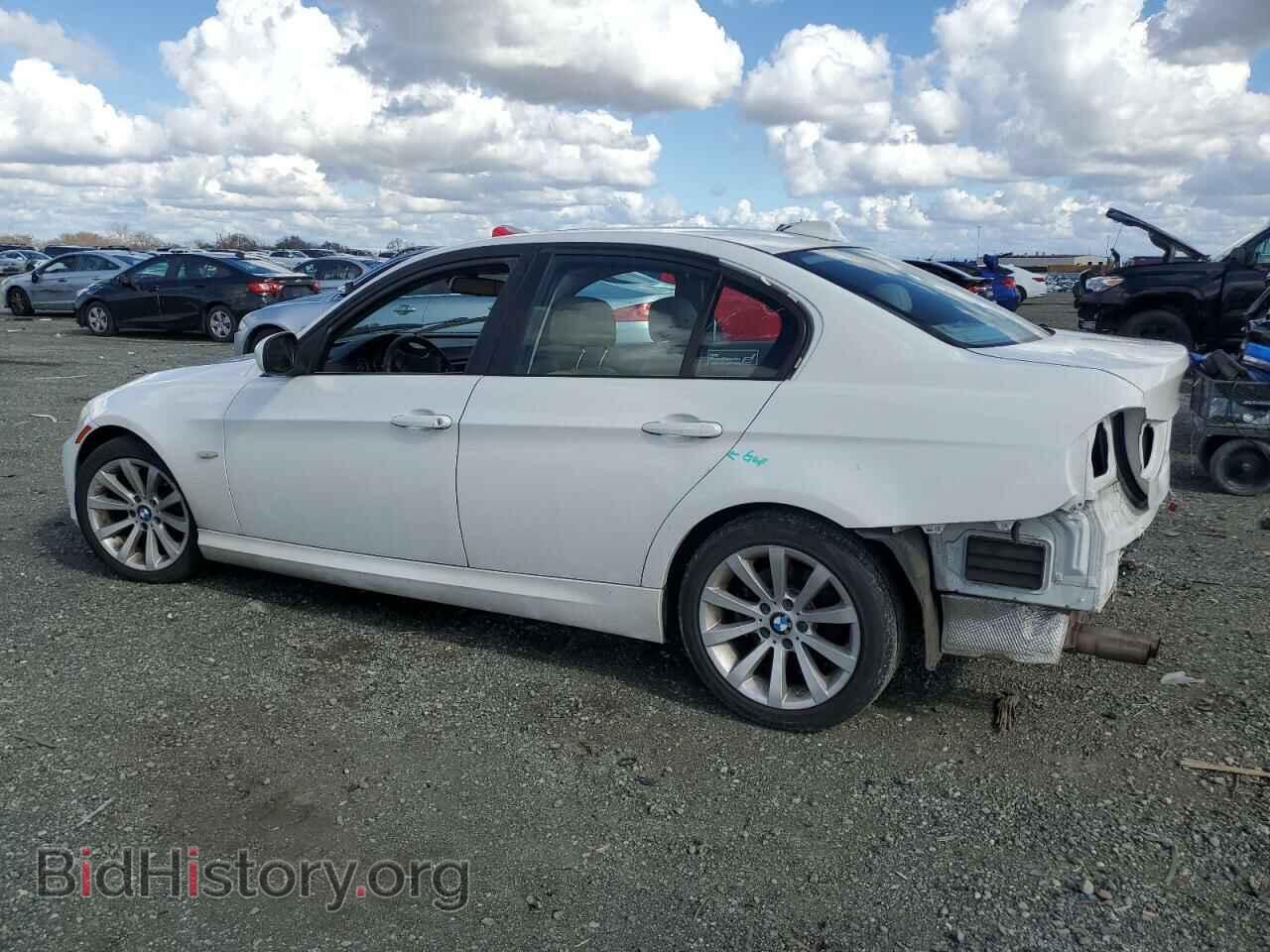 2011 BMW 3 SERIES - VIN: WBAPH7C5XBE682587 - Фото 2