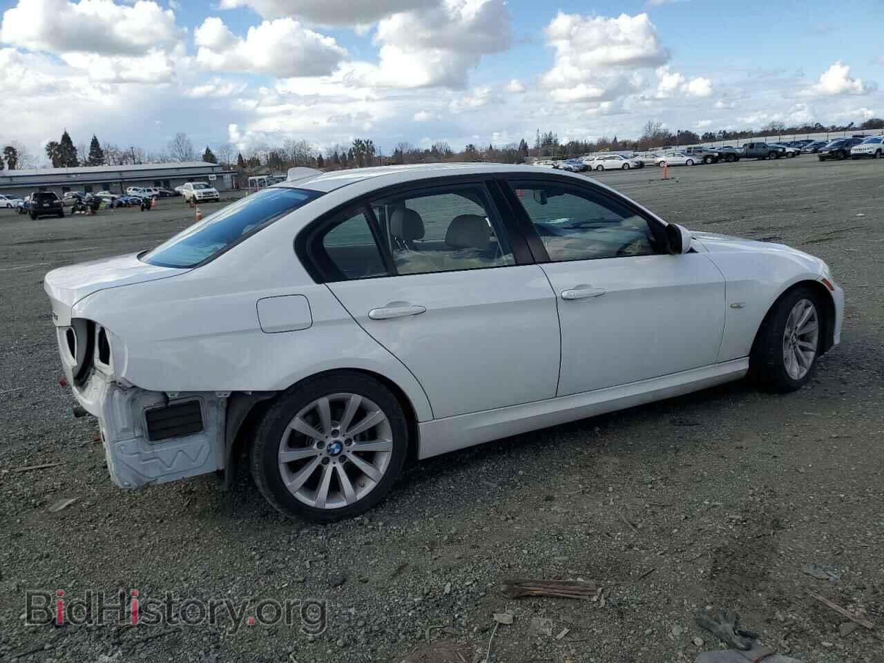 2011 BMW 3 SERIES - VIN: WBAPH7C5XBE682587 - Фото 3