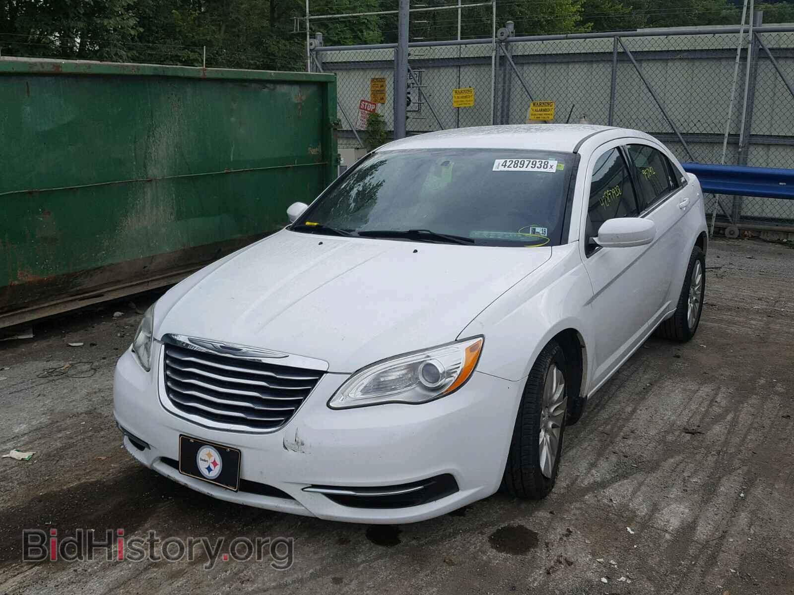 2013 CHRYSLER 200 - VIN: 1C3CCBAG2DN743106 - Фото 2