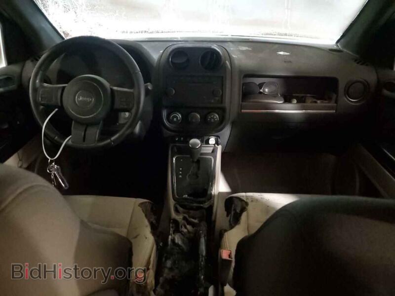 2012 Jeep COMPASS (VIN 1C4NJCEA5CD706819) — photo 8 of 13
