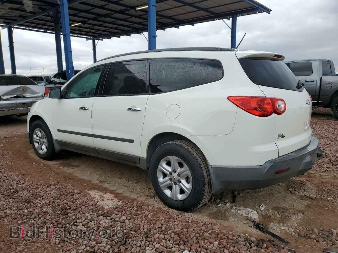 2011 CHEVROLET TRAVERSE - VIN: 1GNKREED4BJ403135 - Фото 2