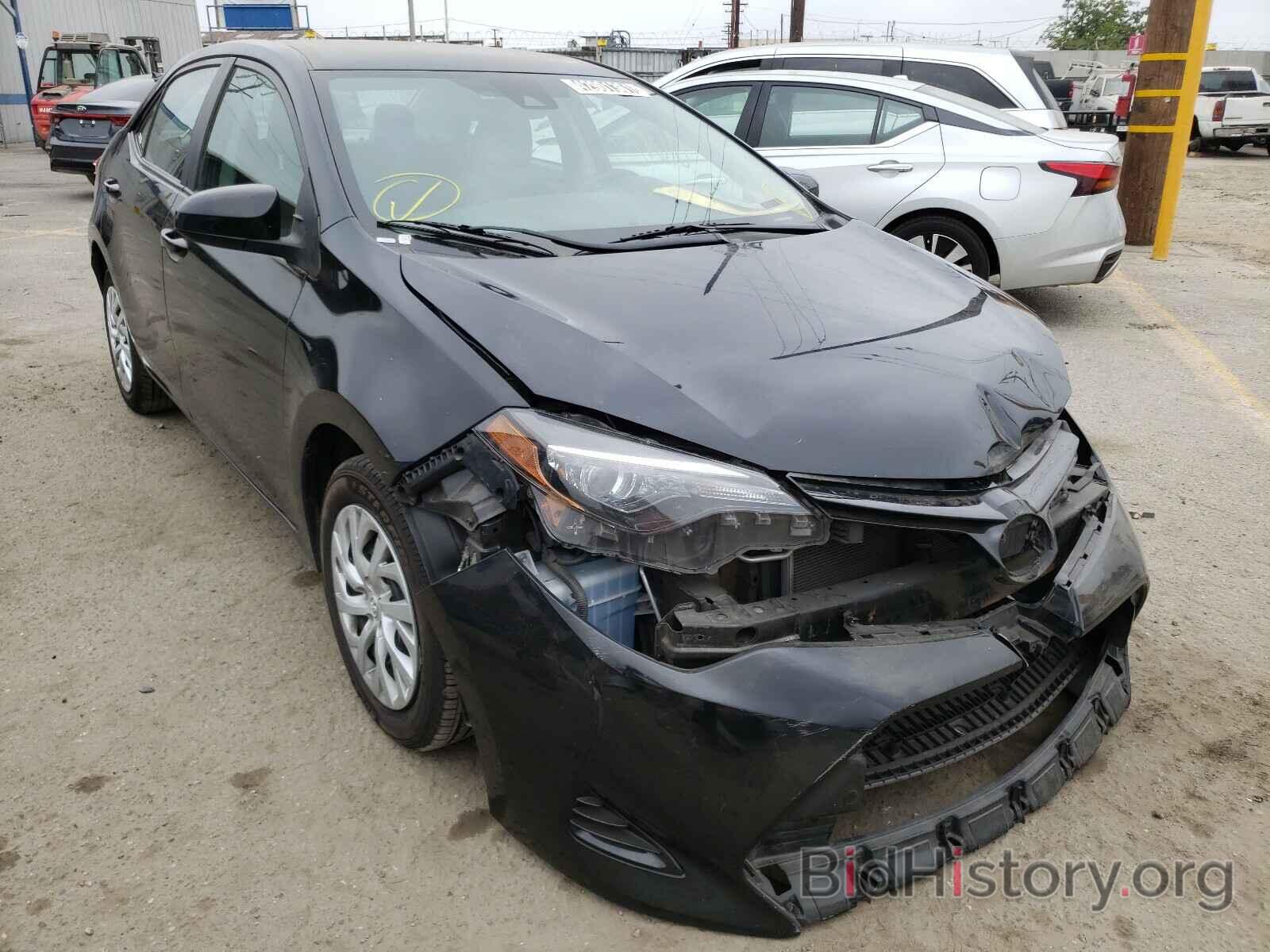 Photo 5YFBURHE6JP846819 - TOYOTA COROLLA 2018