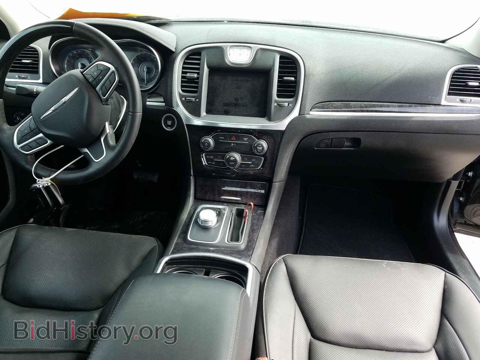 2019 CHRYSLER 300 - VIN: 2C3CCAEG6KH760808 - Фото 9