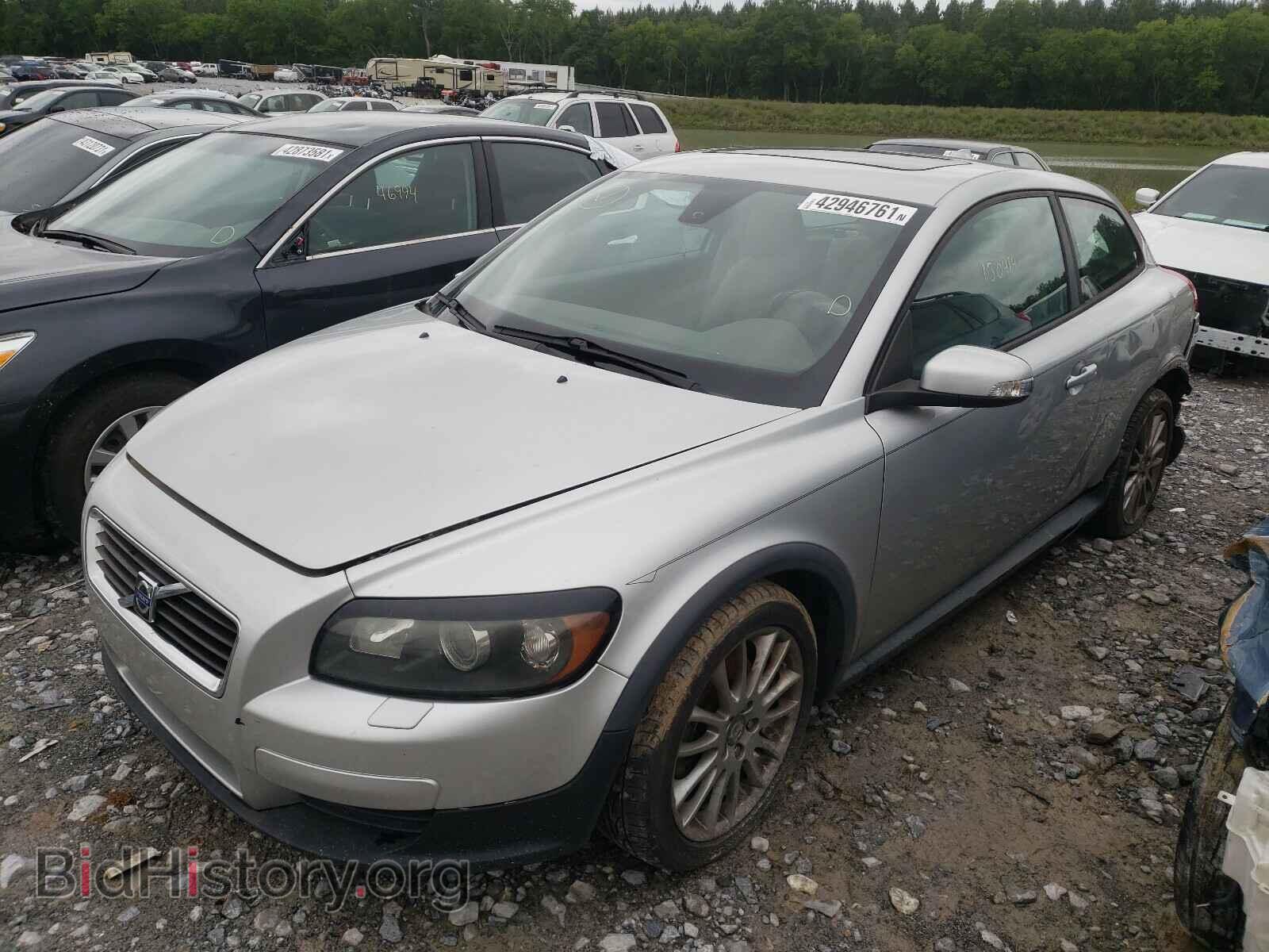 2010 VOLVO C30 - VIN: YV1672MK4A2173145 - Фото 2