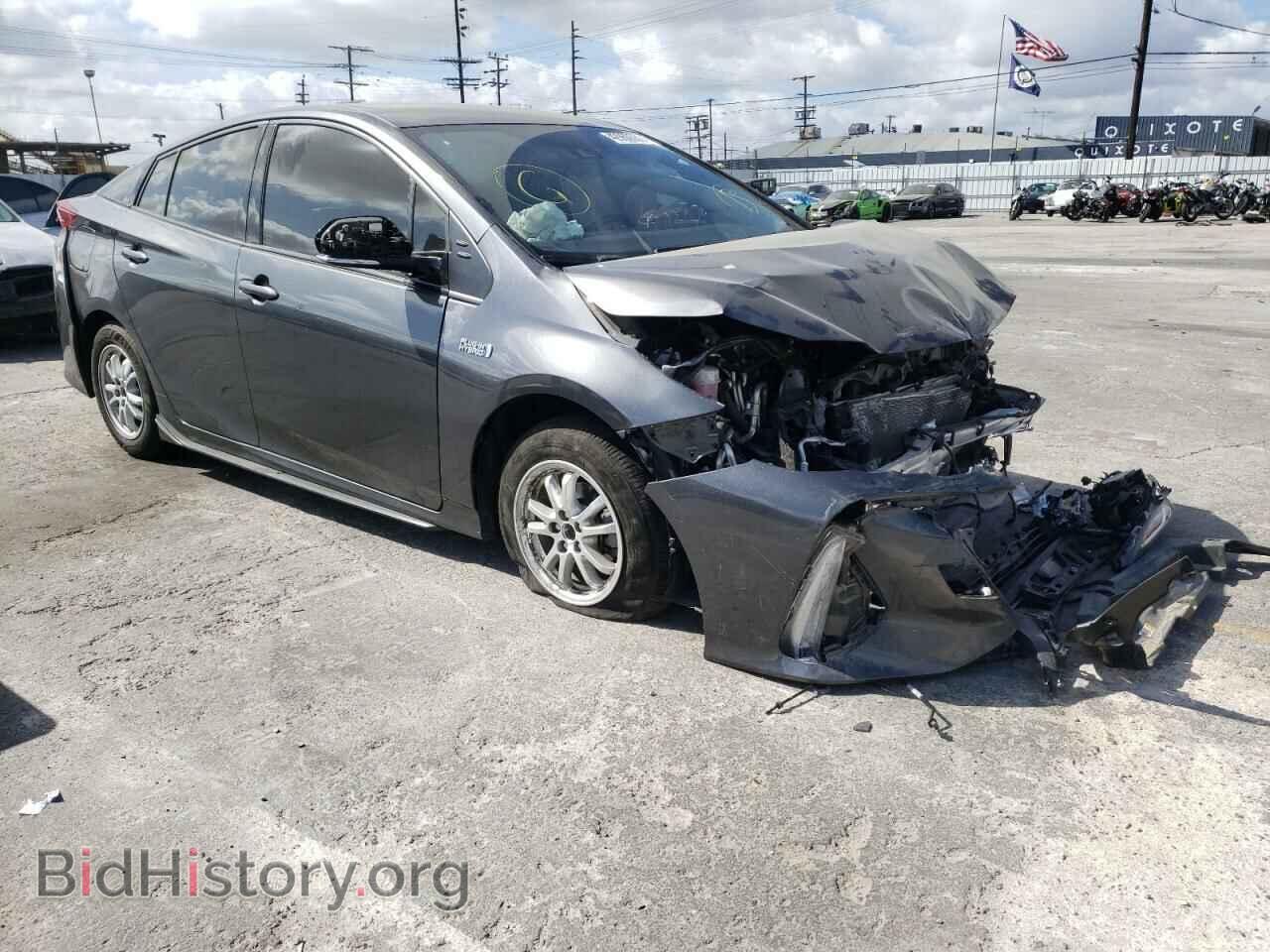 Фотография JTDKARFP3H3030523 - TOYOTA PRIUS 2017