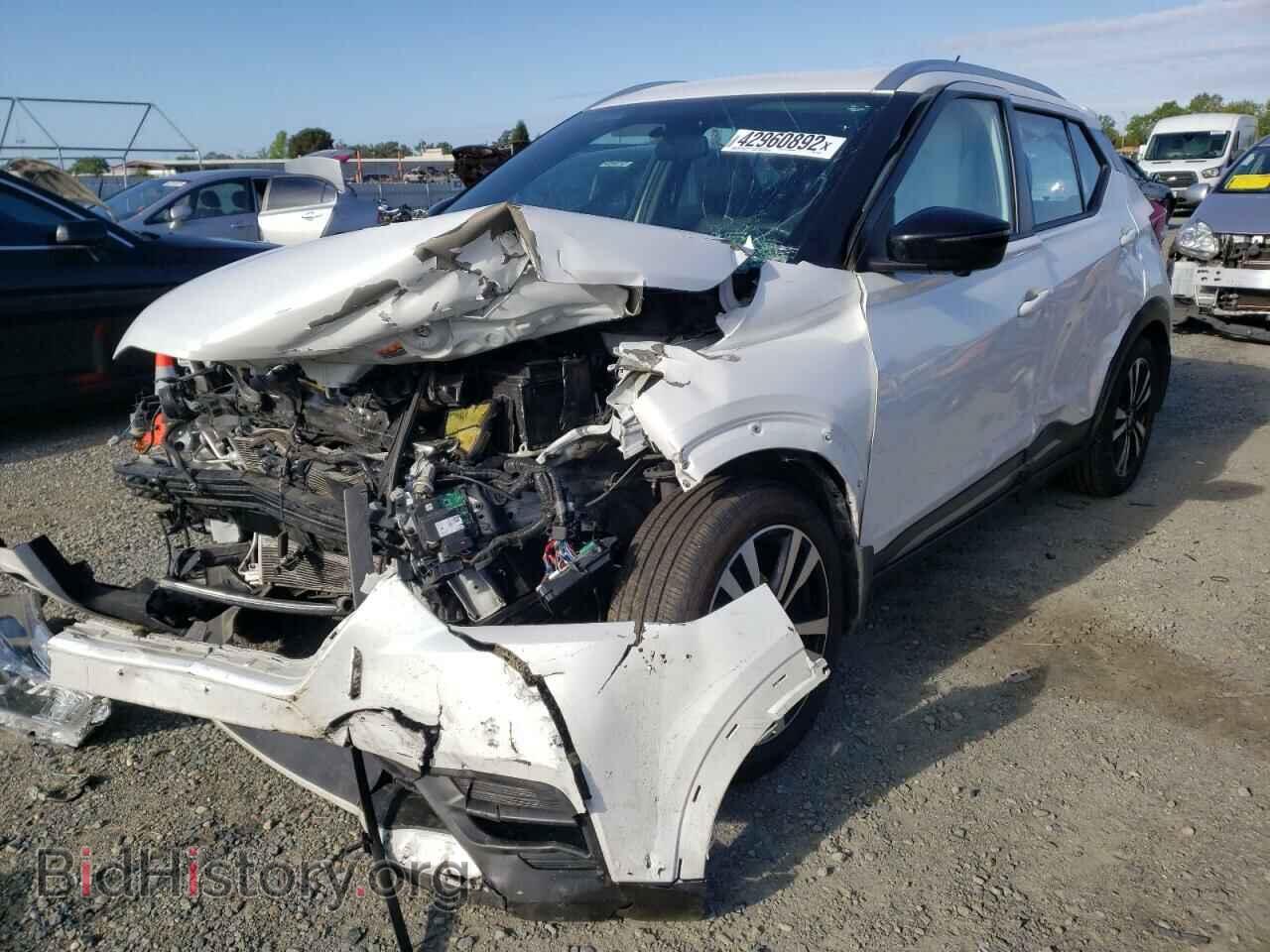 2019 NISSAN KICKS - VIN: 3N1CP5CU3KL543484 - Фото 2