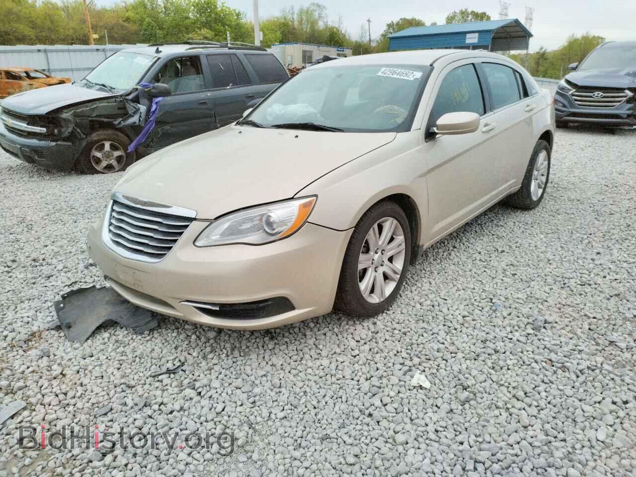 2013 CHRYSLER 200 - VIN: 1C3CCBAB2DN669786 - Фото 2