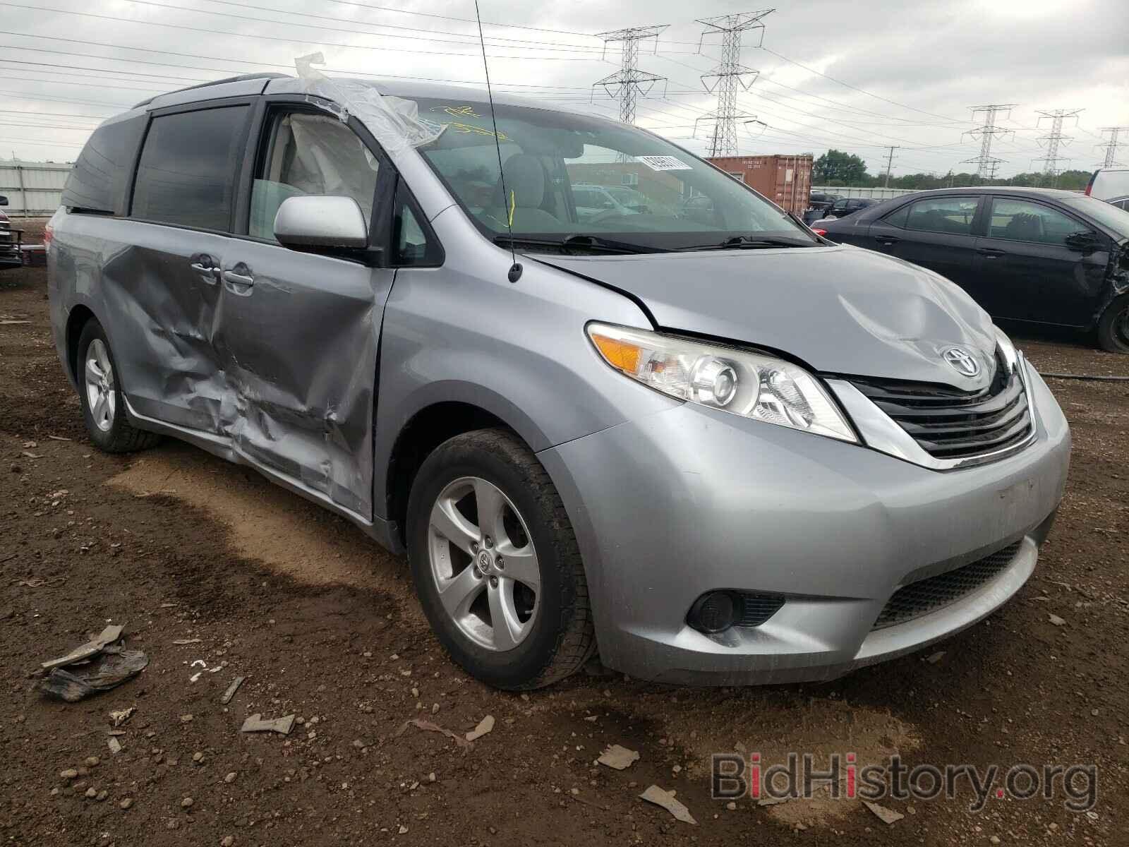 Photo 5TDKK3DC2BS118026 - TOYOTA SIENNA 2011