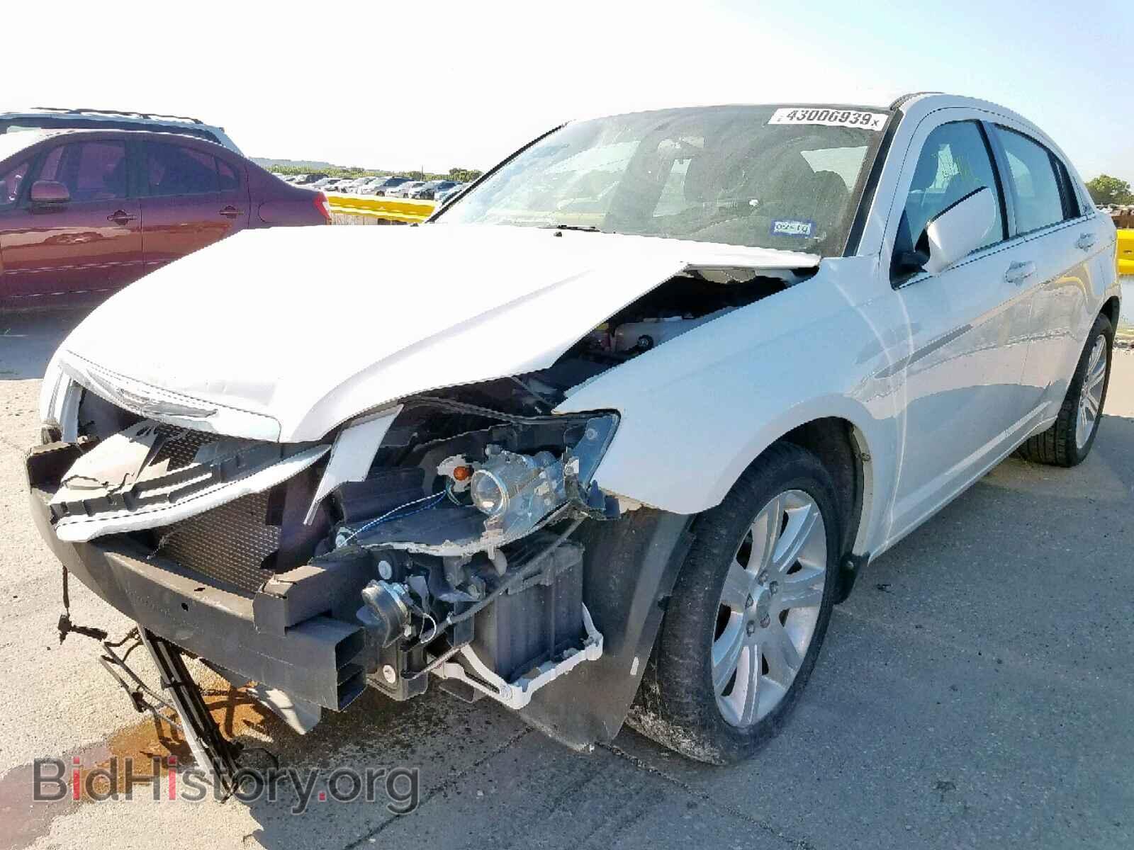 2013 CHRYSLER 200 - VIN: 1C3CCBAB7DN761573 - Photo 2