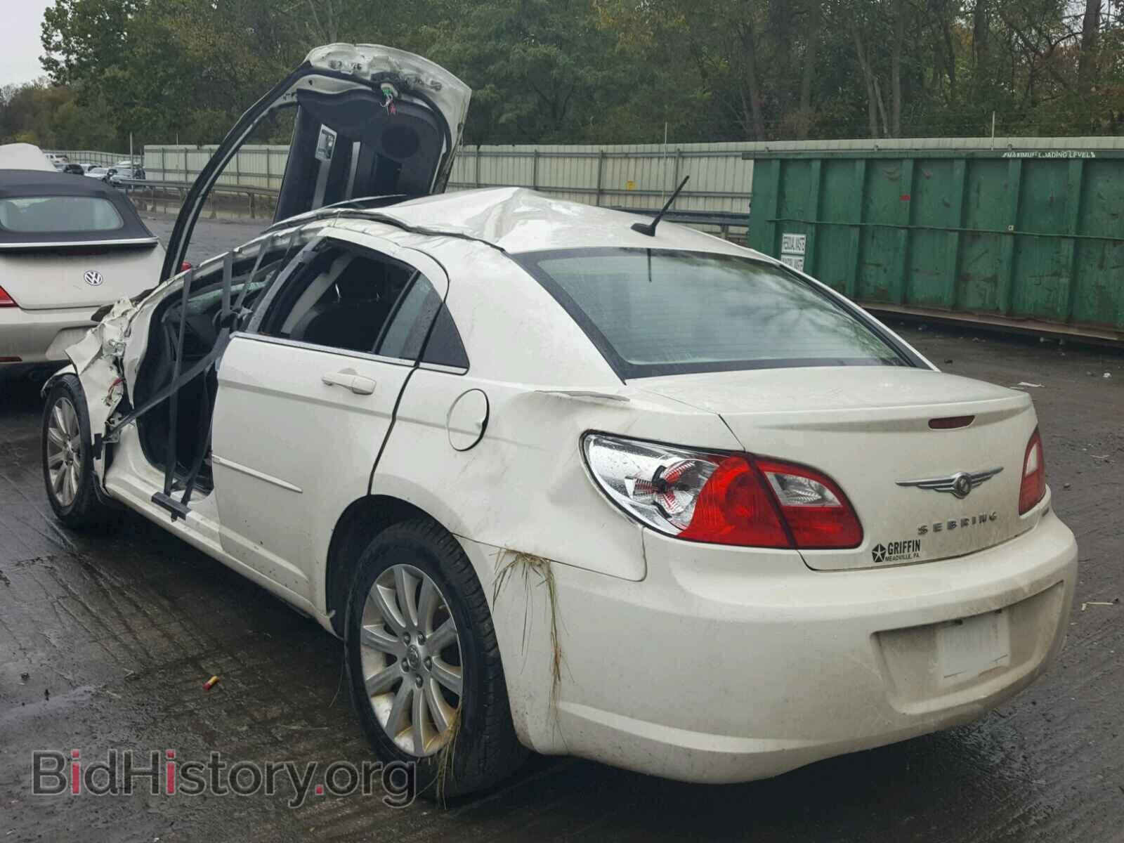 2010 CHRYSLER SEBRING - VIN: 1C3CC5FD3AN199677 - Фото 3