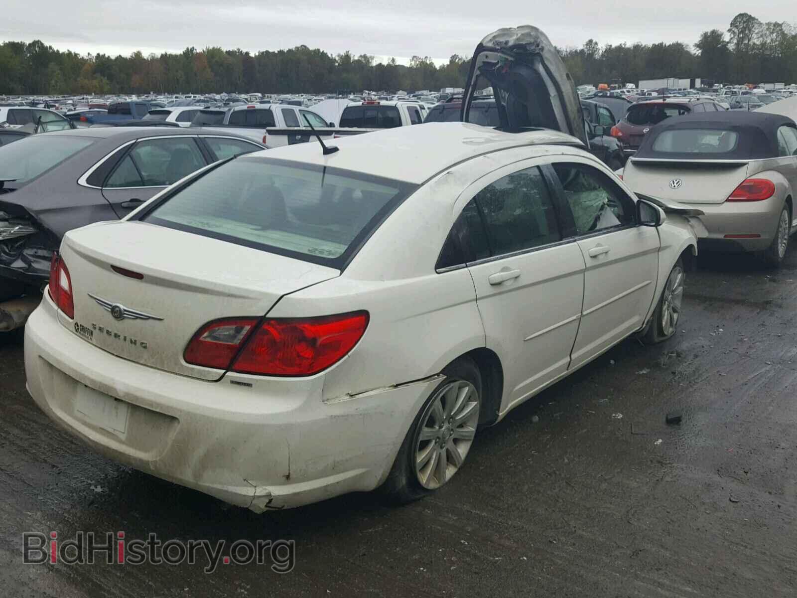 2010 CHRYSLER SEBRING - VIN: 1C3CC5FD3AN199677 - Фото 4