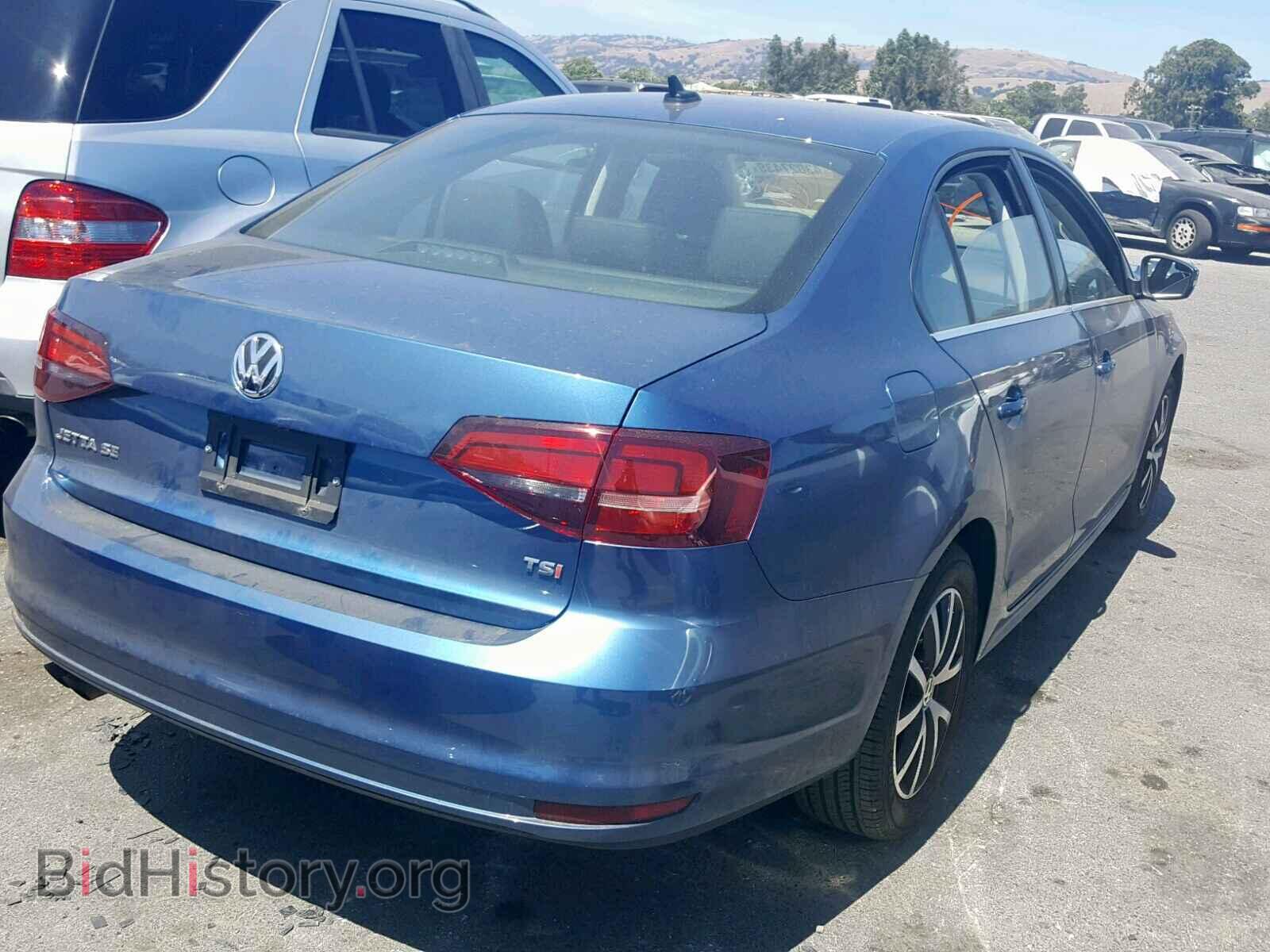 2017 VOLKSWAGEN JETTA - VIN: 3VWDB7AJ4HM375357 - Photo 4