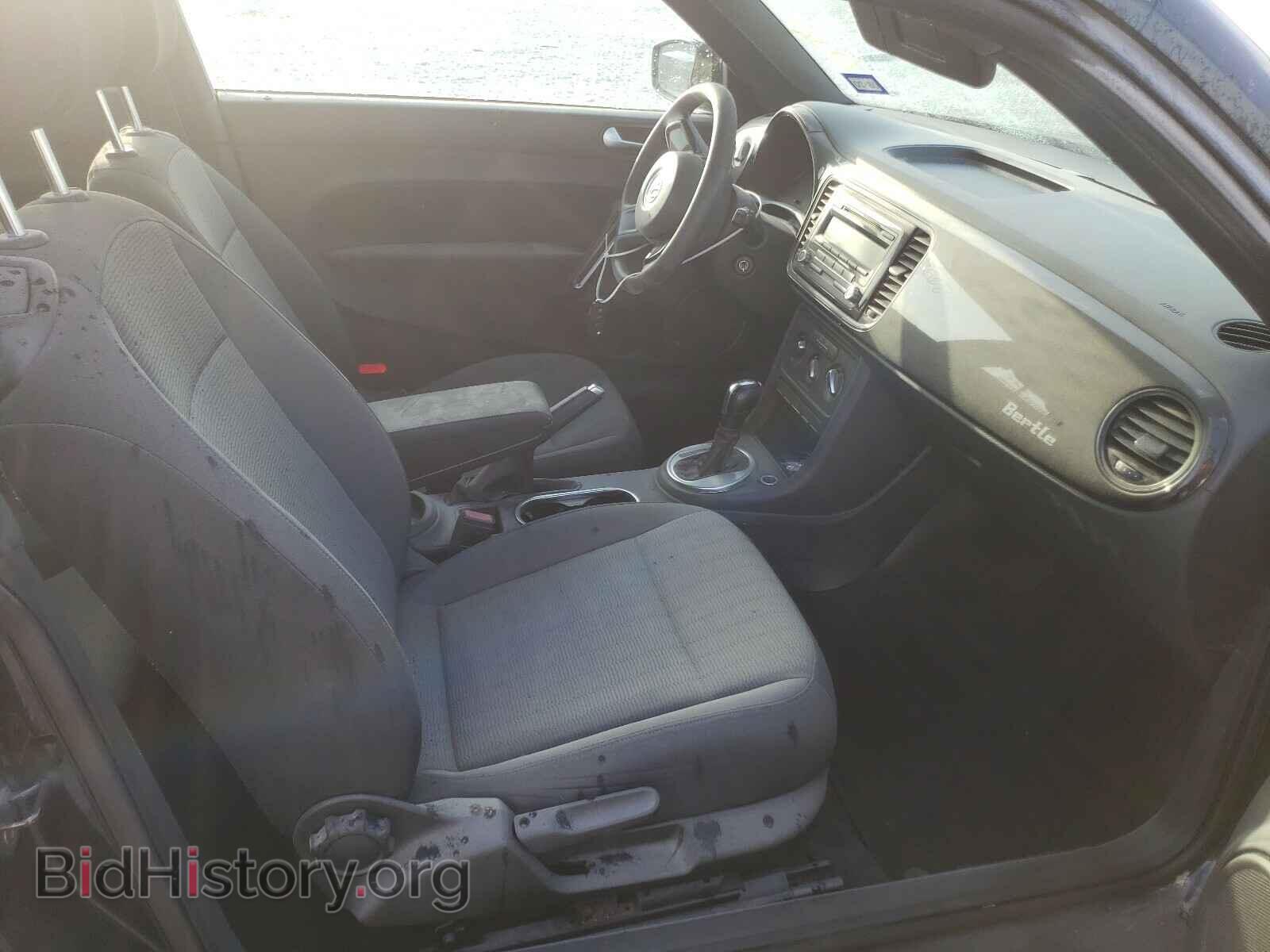 2013 VOLKSWAGEN BEETLE - VIN: 3VWFP7AT4DM643992 - Фото 5