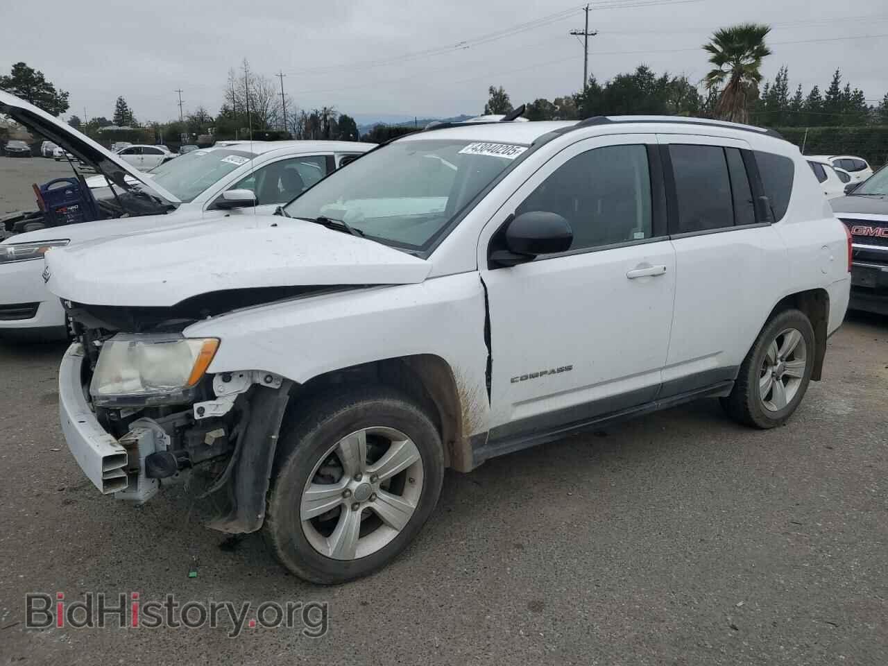 Photo 1J4NF1FB1BD183143 - JEEP COMPASS 2011
