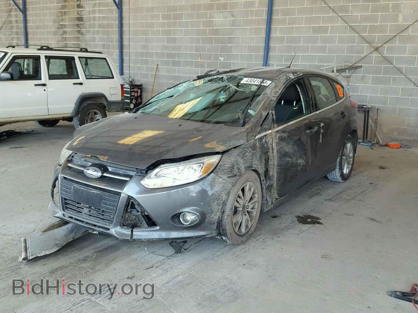2012 Ford FOCUS (VIN 1FAHP3M28CL454193) — photo 2 of 10