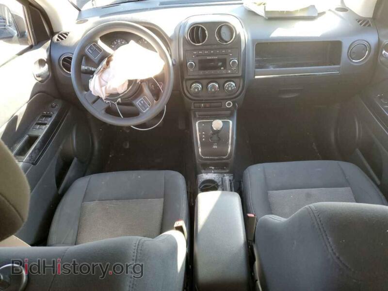 2012 Jeep COMPASS (VIN 1C4NJCBA5CD579218) — фото 8 из 13