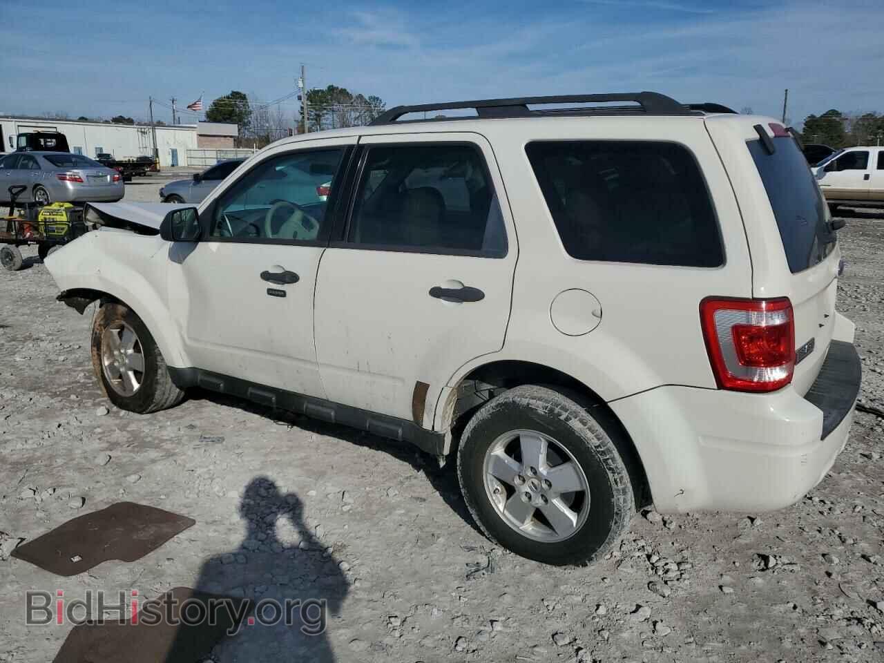 2011 FORD ESCAPE - VIN: 1FMCU0D71BKB35466 - Фото 2