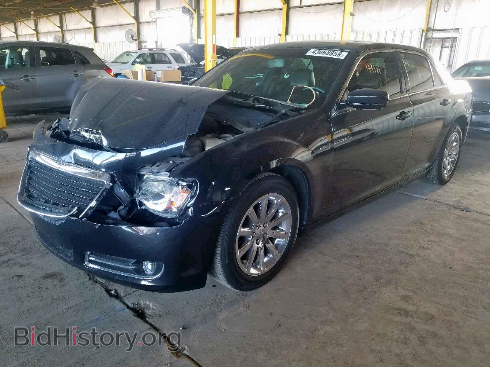 2013 CHRYSLER 300 - VIN: 2C3CCABG3DH732827 - Фото 2