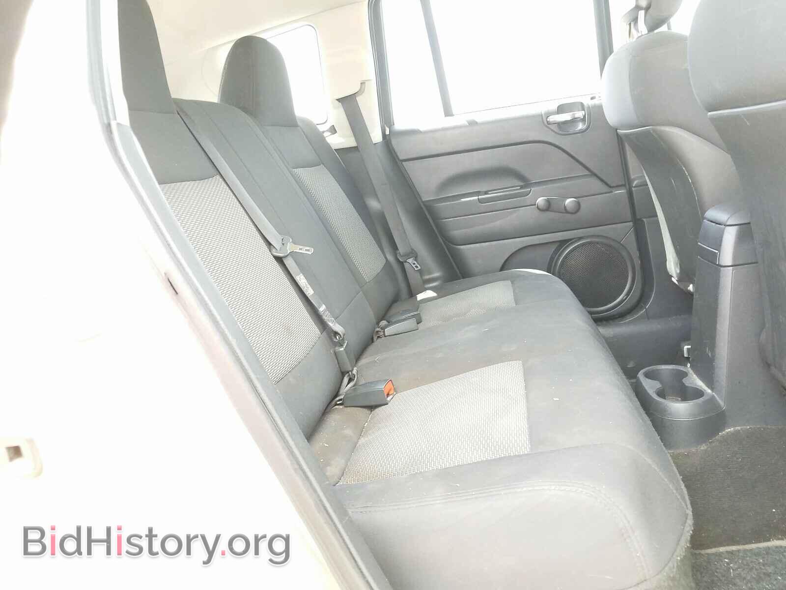 2010 JEEP COMPASS - VIN: 1J4NT4FB9AD504001 - Photo 6