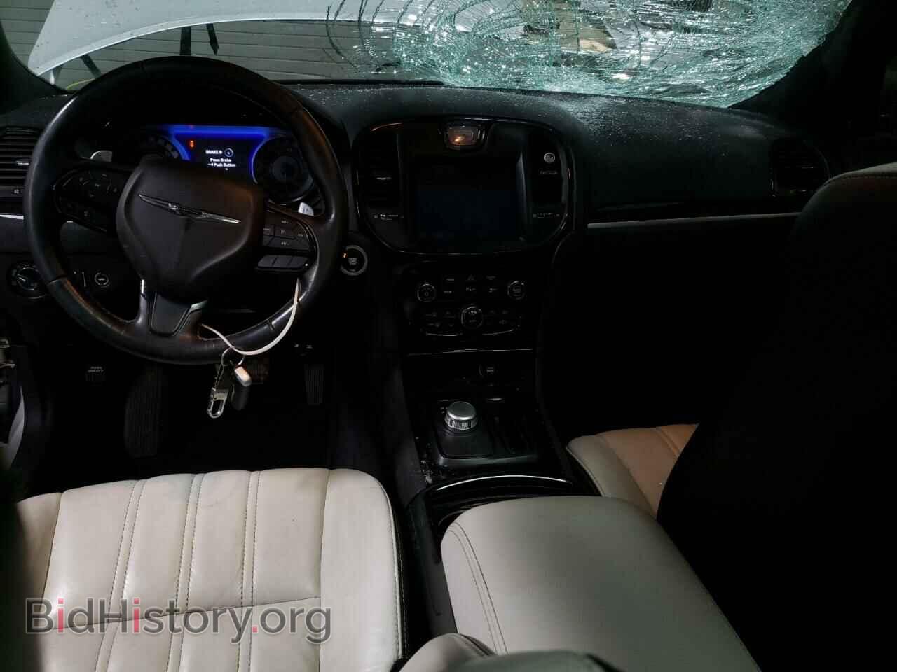 2019 CHRYSLER 300 - VIN: 2C3CCABG5KH577887 - Фото 8