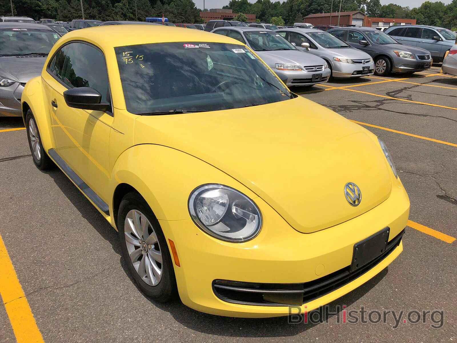 Photo 3VWF17AT0FM603185 - VOLKSWAGEN BEETLE 2015