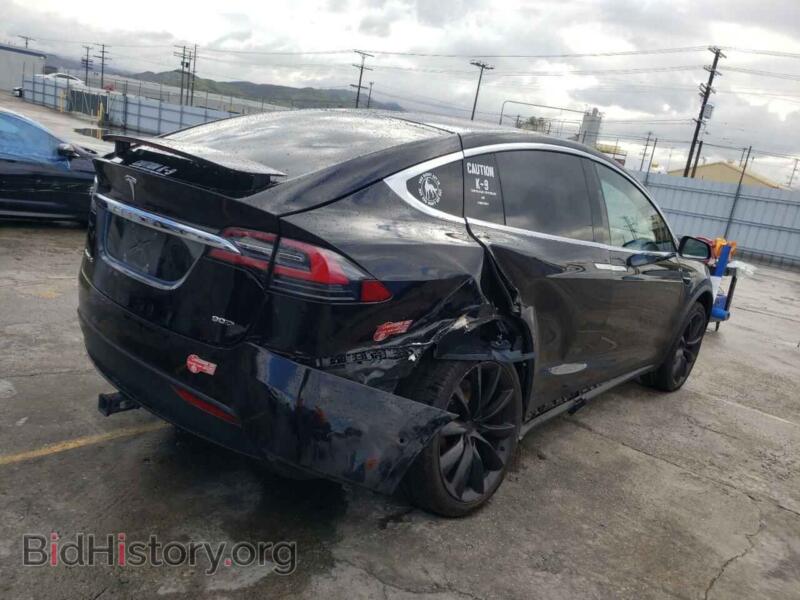 2017 Tesla MODEL X (VIN 5YJXCDE26HF041432) — фото 3 из 12