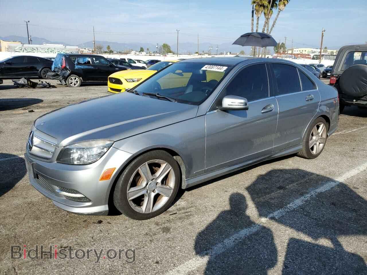 Photo WDDGF5EB8BR179302 - MERCEDES-BENZ C-CLASS 2011