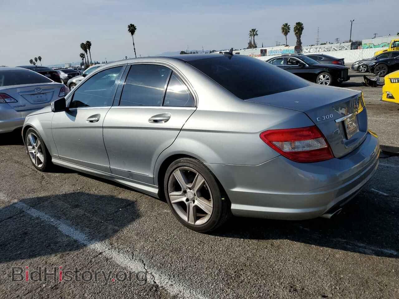 2011 MERCEDES-BENZ C-CLASS - VIN: WDDGF5EB8BR179302 - Фото 2