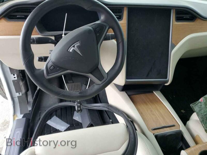 2019 Tesla MODEL X (VIN 5YJXCBE24KF185136) — фото 8 из 12