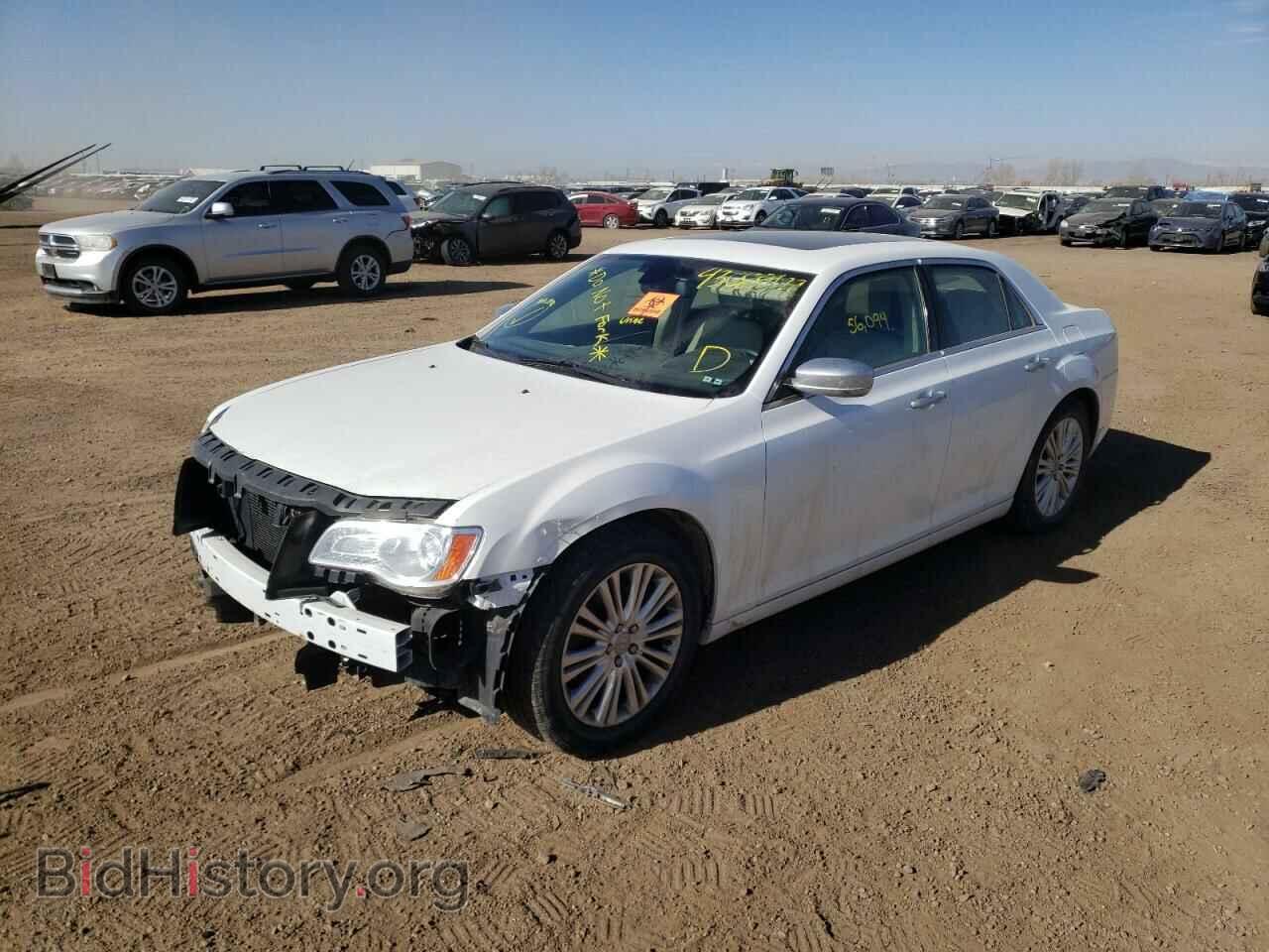 2012 CHRYSLER 300 - VIN: 2C3CCAST8CH257106 - Фото 2