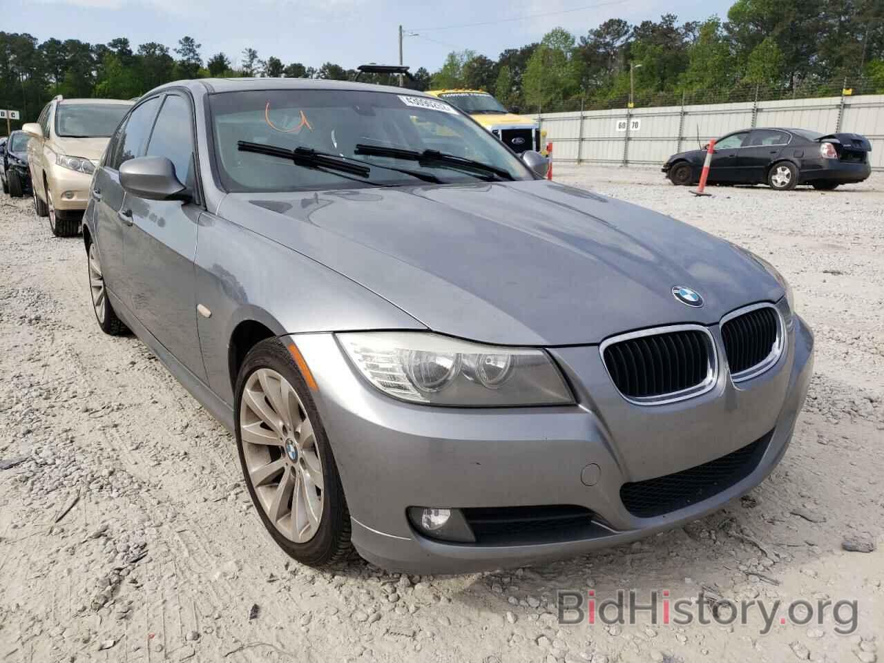 Фотография WBAPH7C50BE851371 - BMW 3 SERIES 2011