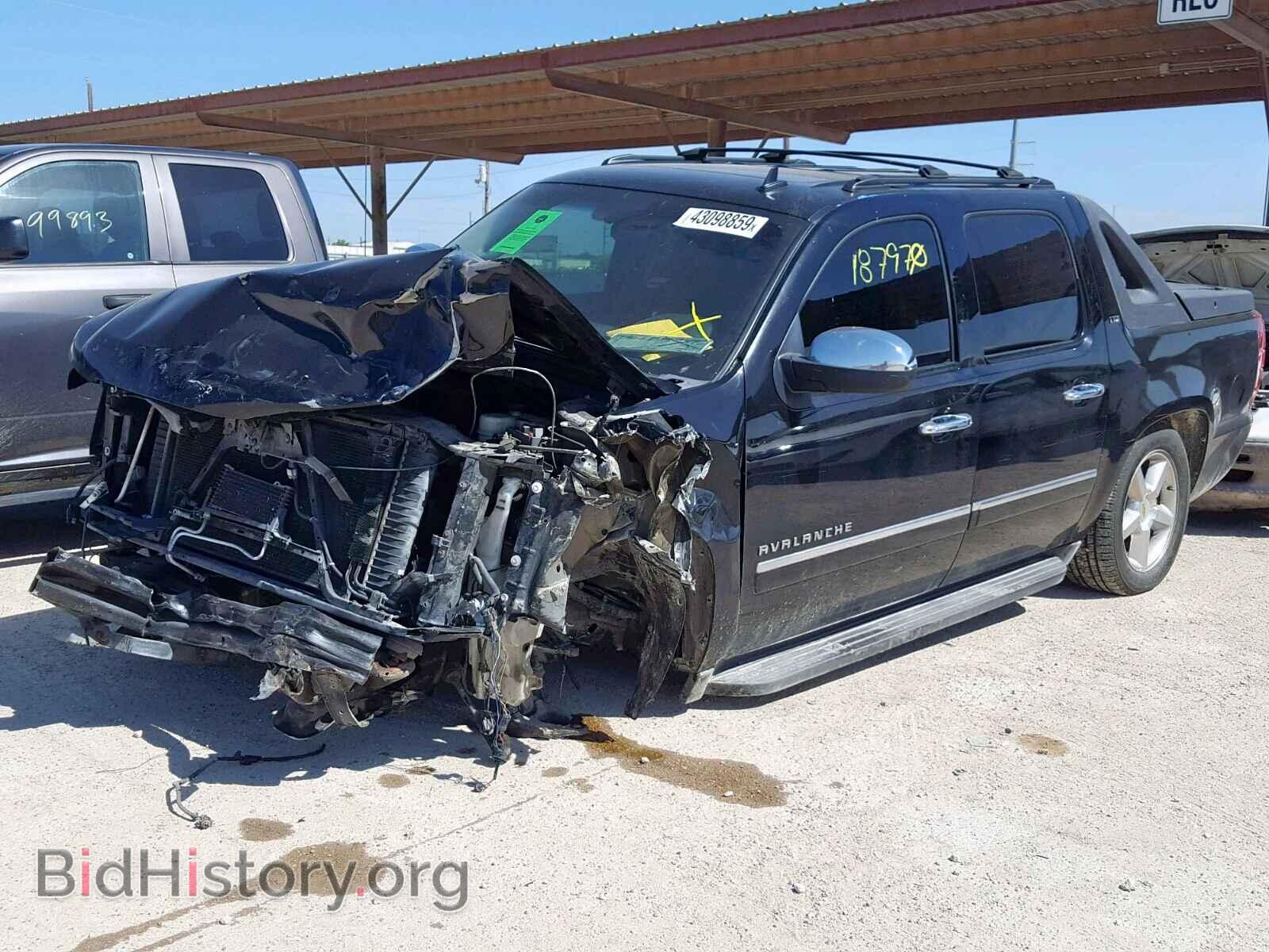 2011 CHEVROLET AVALANCHE - VIN: 3GNMCGE07BG215388 - Фото 2