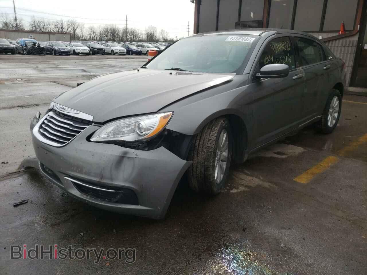 2013 CHRYSLER 200 - VIN: 1C3CCBBBXDN745303 - Фото 2