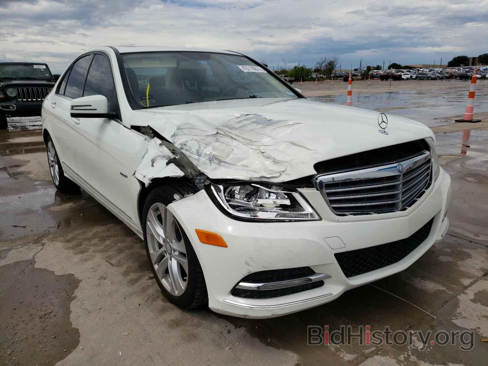 Photo WDDGF4HB3CR240076 - MERCEDES-BENZ C CLASS 2012