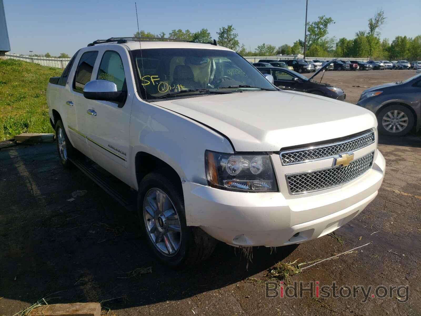 Photo 3GNVKGE06AG166609 - CHEVROLET AVALANCHE 2010