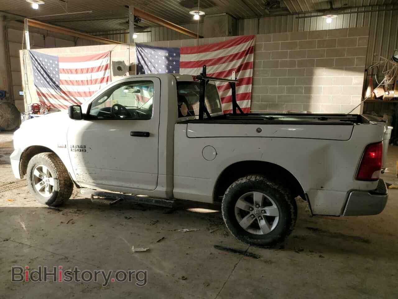 2016 RAM 1500 - VIN: 3C6JR7AT9GG184203 - Фото 2