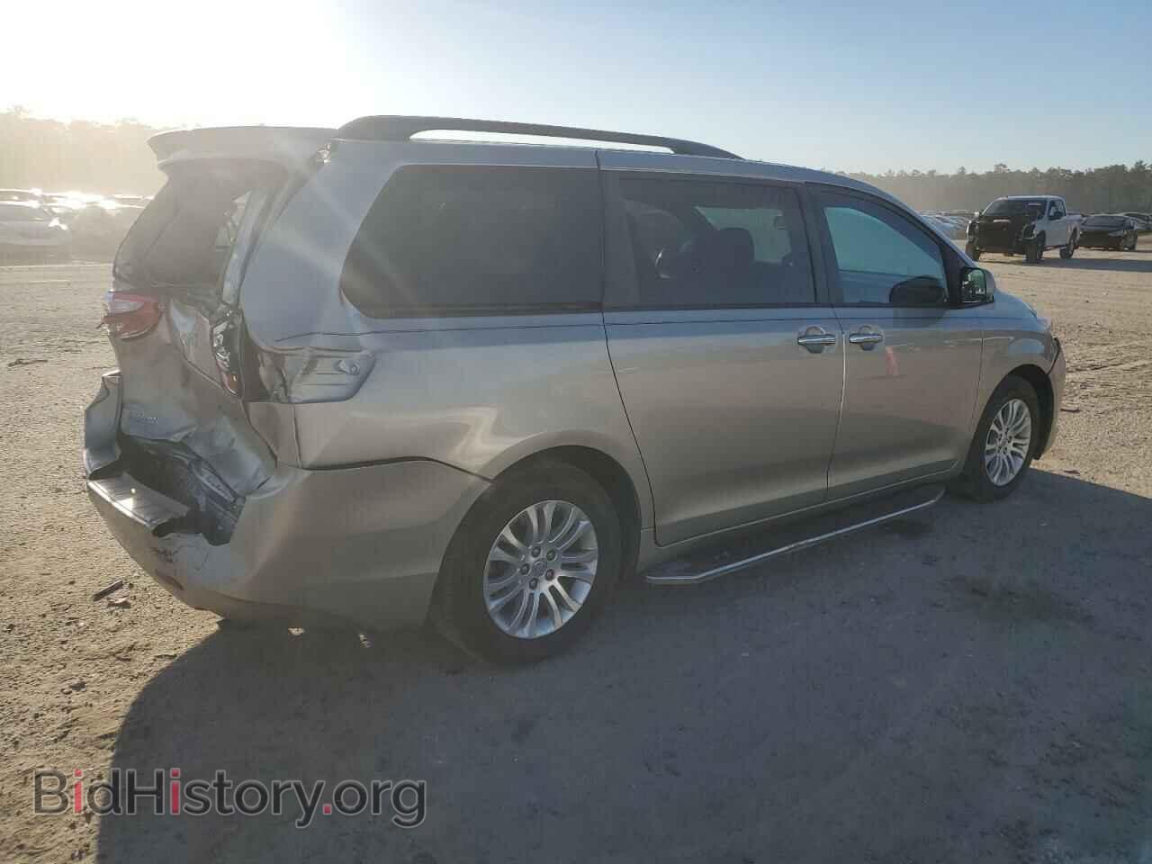 2017 TOYOTA All Models - VIN: 5TDYZ3DCXHS772755 - Фото 3
