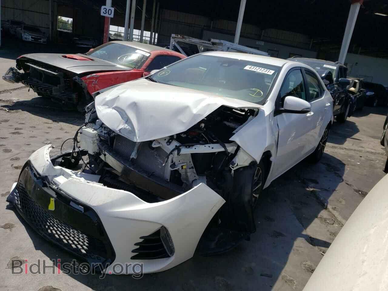 2018 TOYOTA COROLLA - VIN: 5YFBURHE2JP776946 - Фото 2