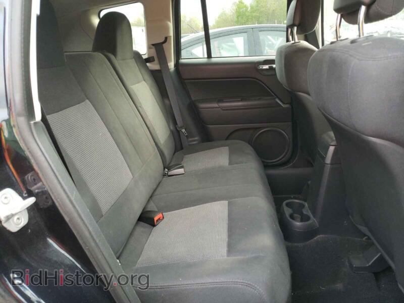 2011 Jeep COMPASS (VIN 1J4NF1FB8BD212394) — photo 6 of 10