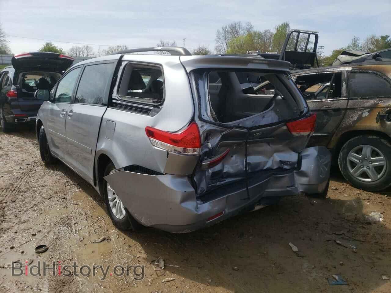 2013 TOYOTA SIENNA - VIN: 5TDYK3DC8DS368741 - Фото 3