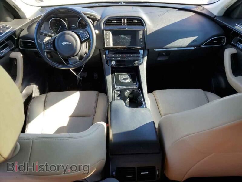 2017 Jaguar F-PACE (VIN SADCJ2BV8HA098817) — фото 8 из 12