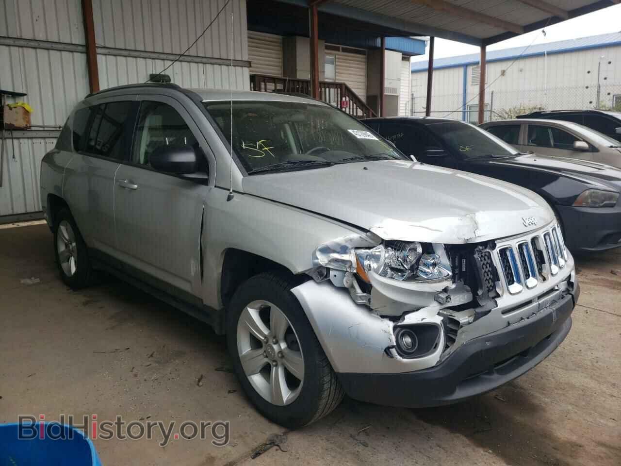 Photo 1J4NF1FB9BD257943 - JEEP COMPASS 2011