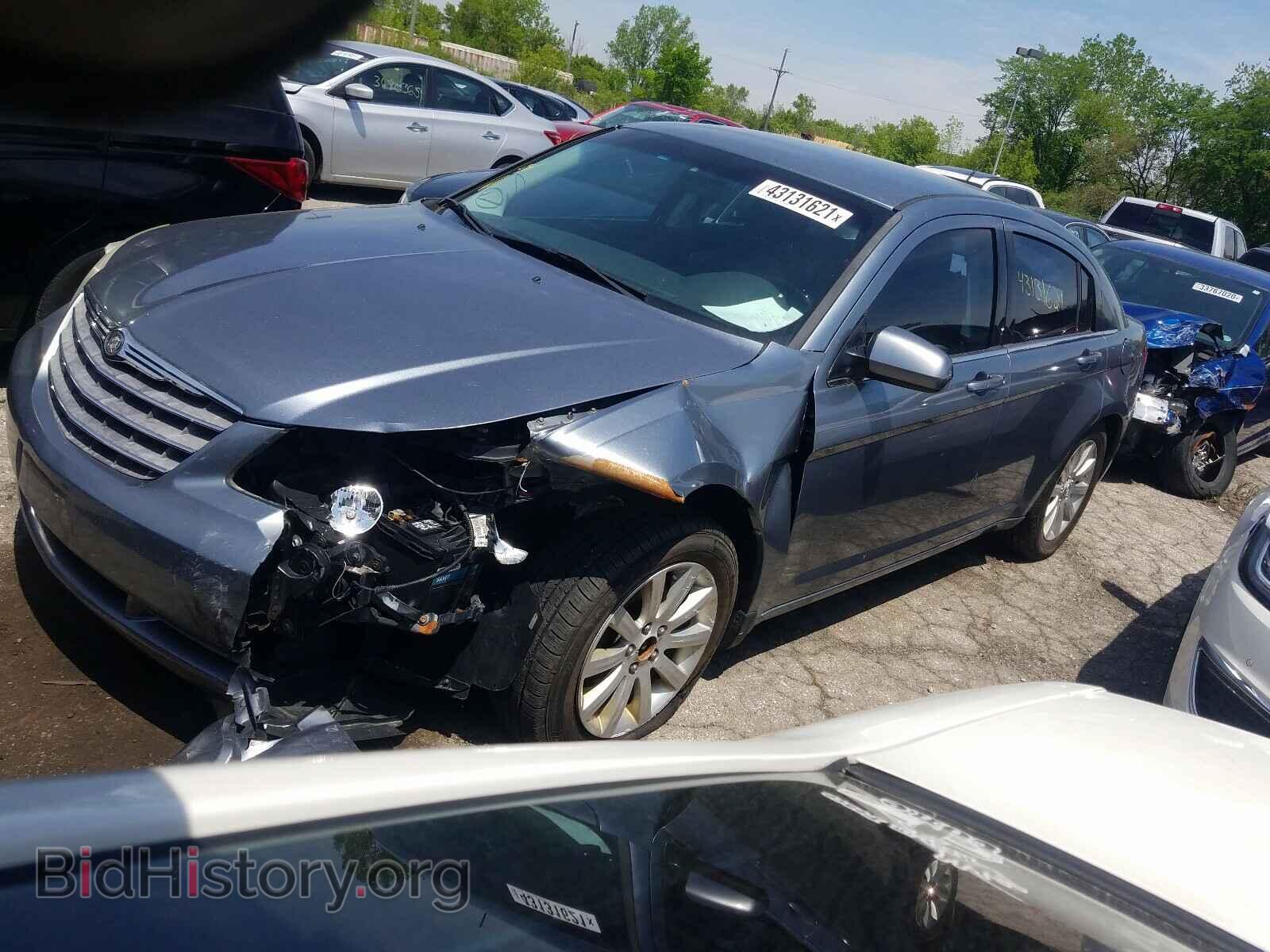 2010 CHRYSLER SEBRING - VIN: 1C3CC5FB0AN119511 - Фото 2