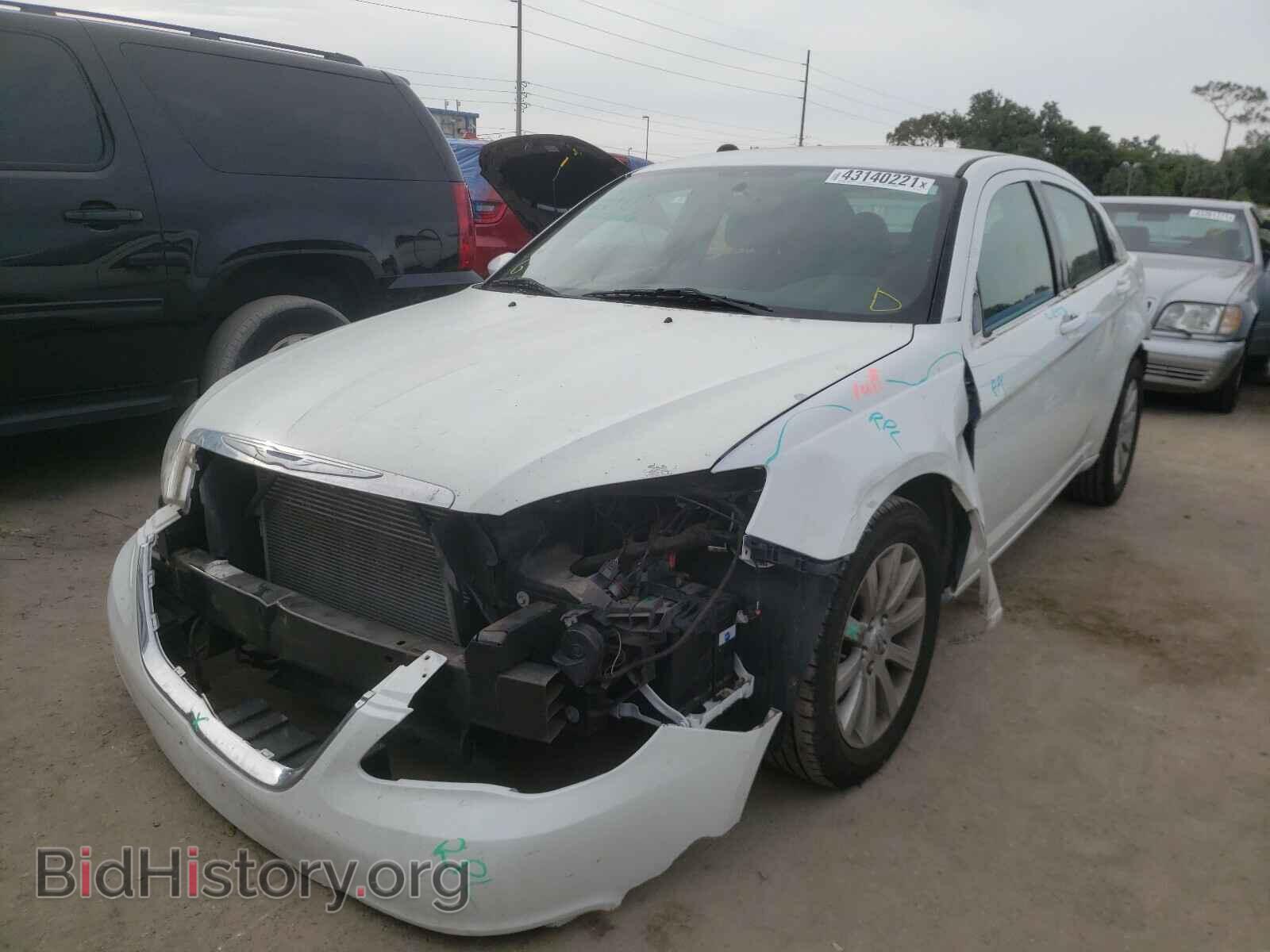 2013 CHRYSLER 200 - VIN: 1C3CCBBB3DN695215 - Фото 2