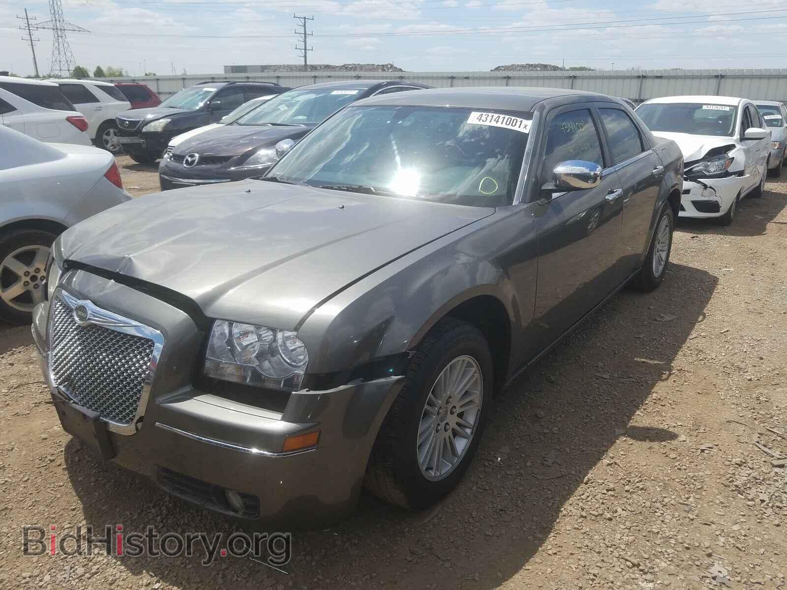 2010 CHRYSLER 300 - VIN: 2C3CA4CD9AH180581 - Фото 2