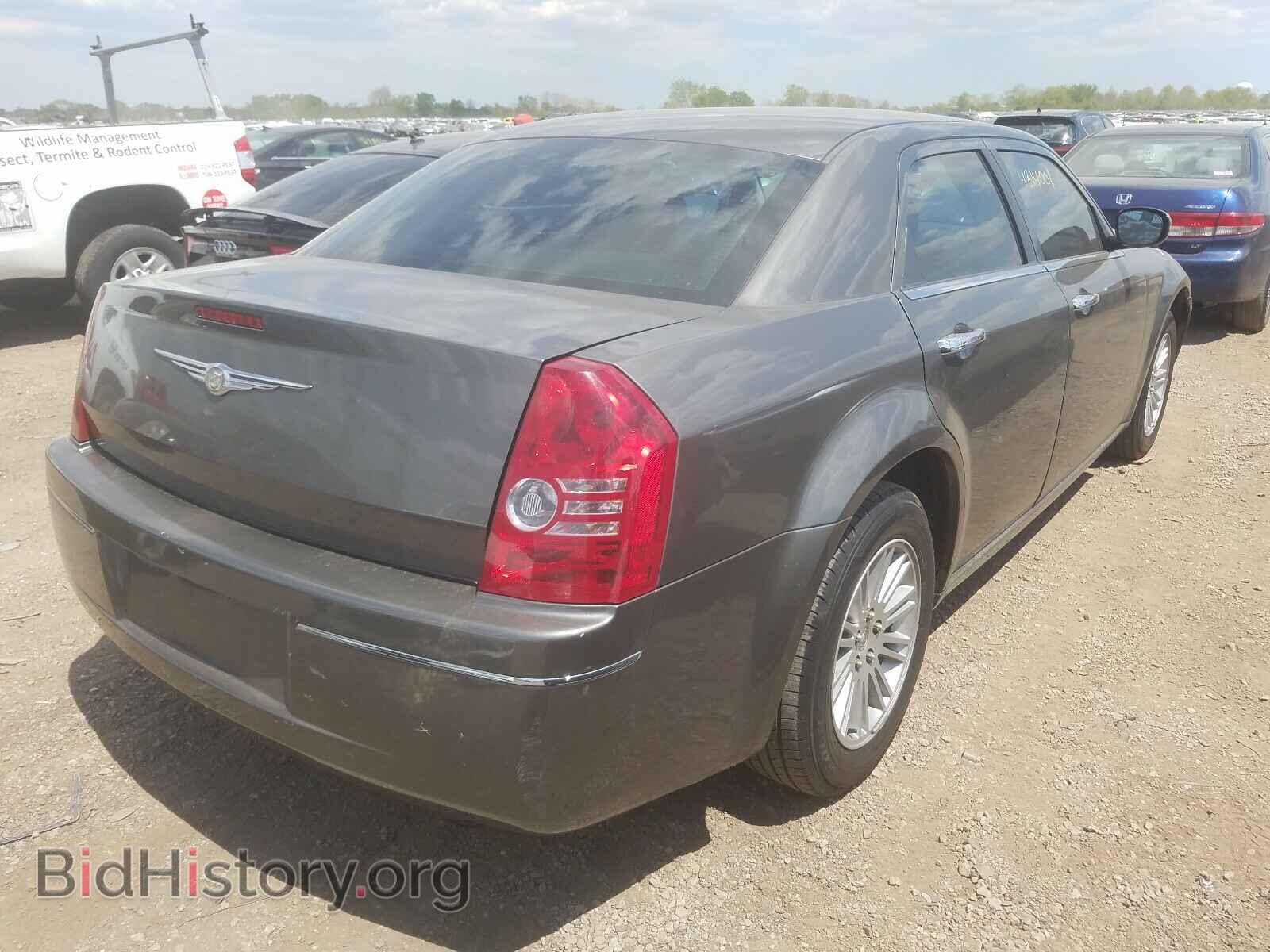 2010 CHRYSLER 300 - VIN: 2C3CA4CD9AH180581 - Фото 4