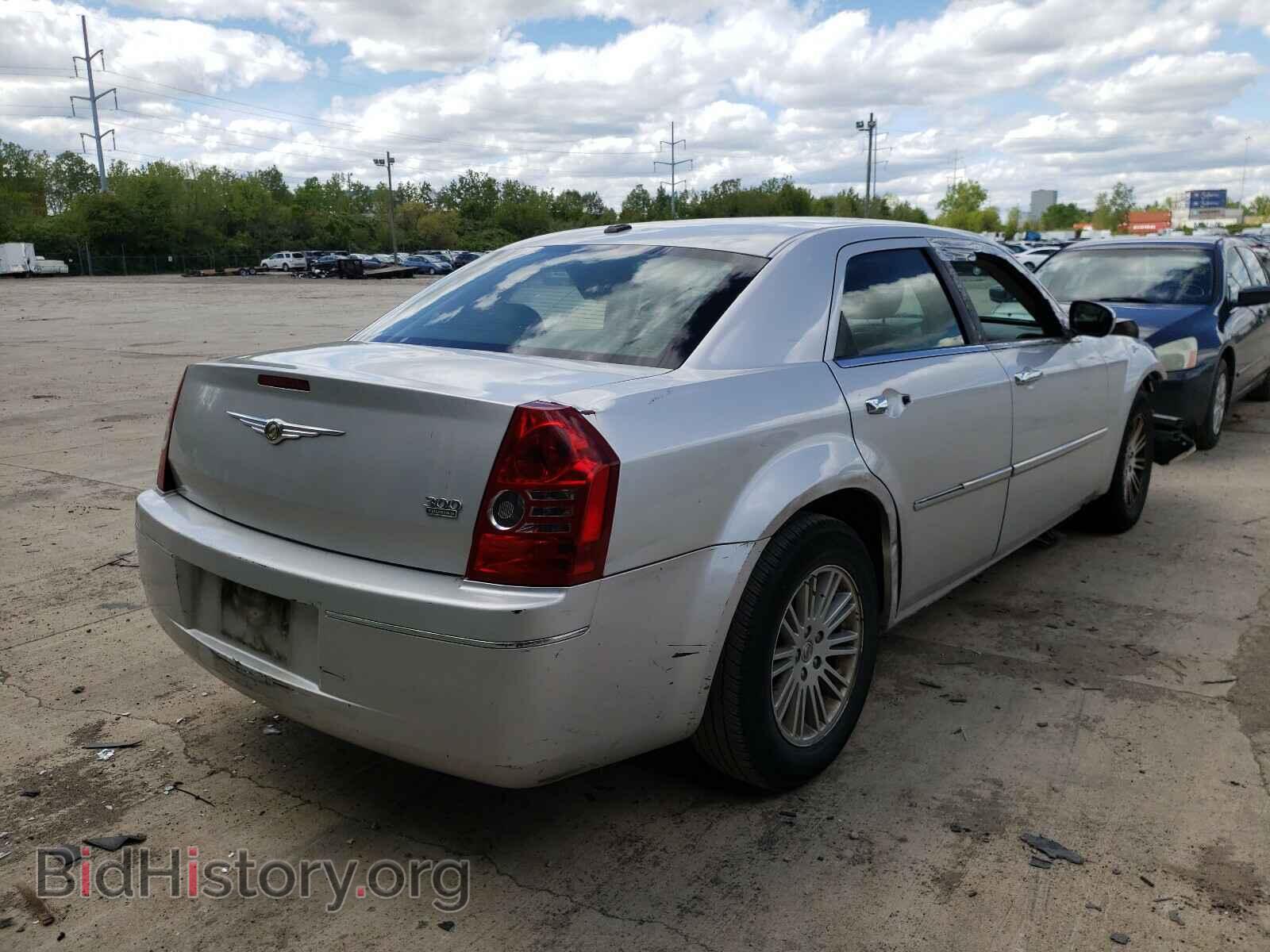 2010 CHRYSLER 300 - VIN: 2C3CA5CV0AH326879 - Фото 4