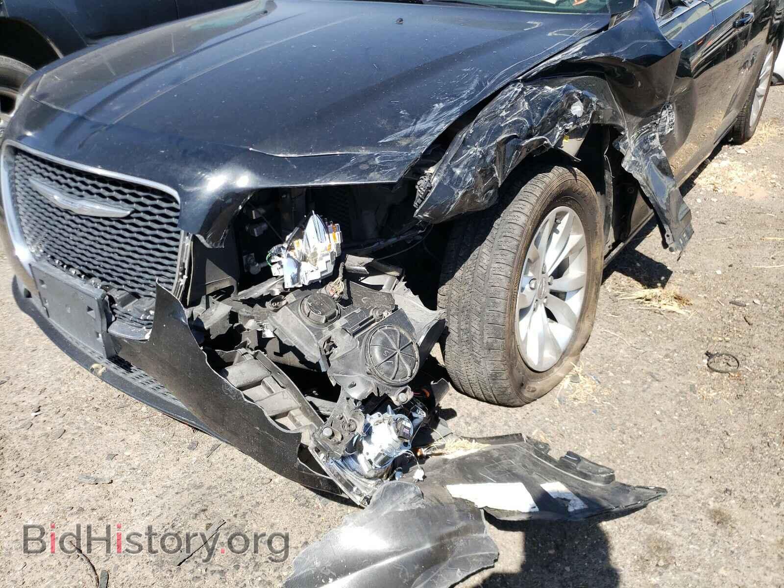 2016 CHRYSLER 300 - VIN: 2C3CCAAG4GH167350 - Фото 9